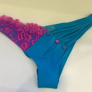 Beach Bunny scrunch butt bikini